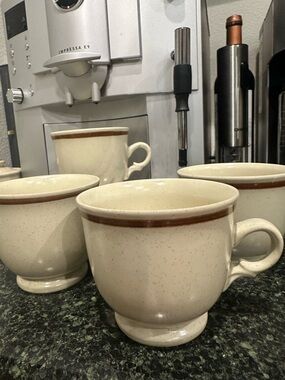 Vintage hearthside Stoneware Coffee Mugs Set of 4 Japan EUC